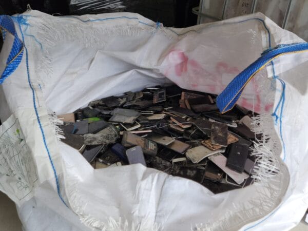 FOR SALE: 900 KG MIXED PHONES