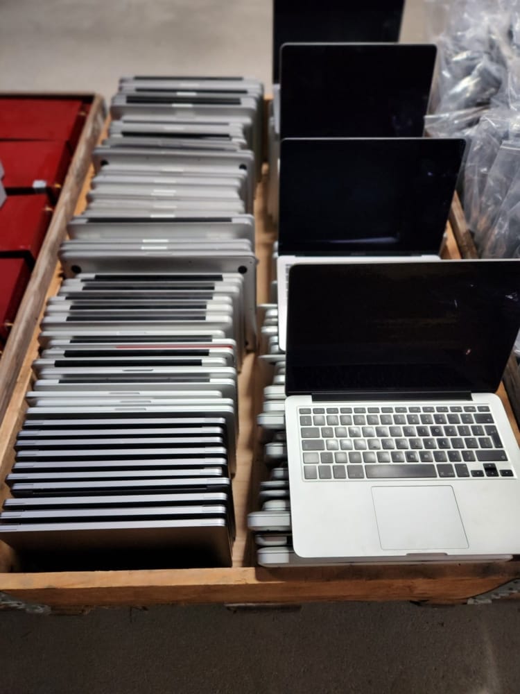 WhatsApp-Image-2024-03-26-at-13.54.29.jpeg MacBook Pro & MacBook Air - Image 1